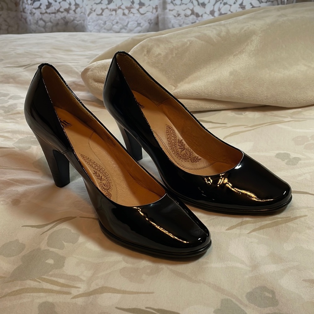 Sofft black patent leather shoes. Size 10M